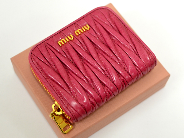 2017新作入荷 MIU MIU MATELASSE ミュウミュウスーパーコピー 財布 ☆マトラッセ コインケース 5MM268